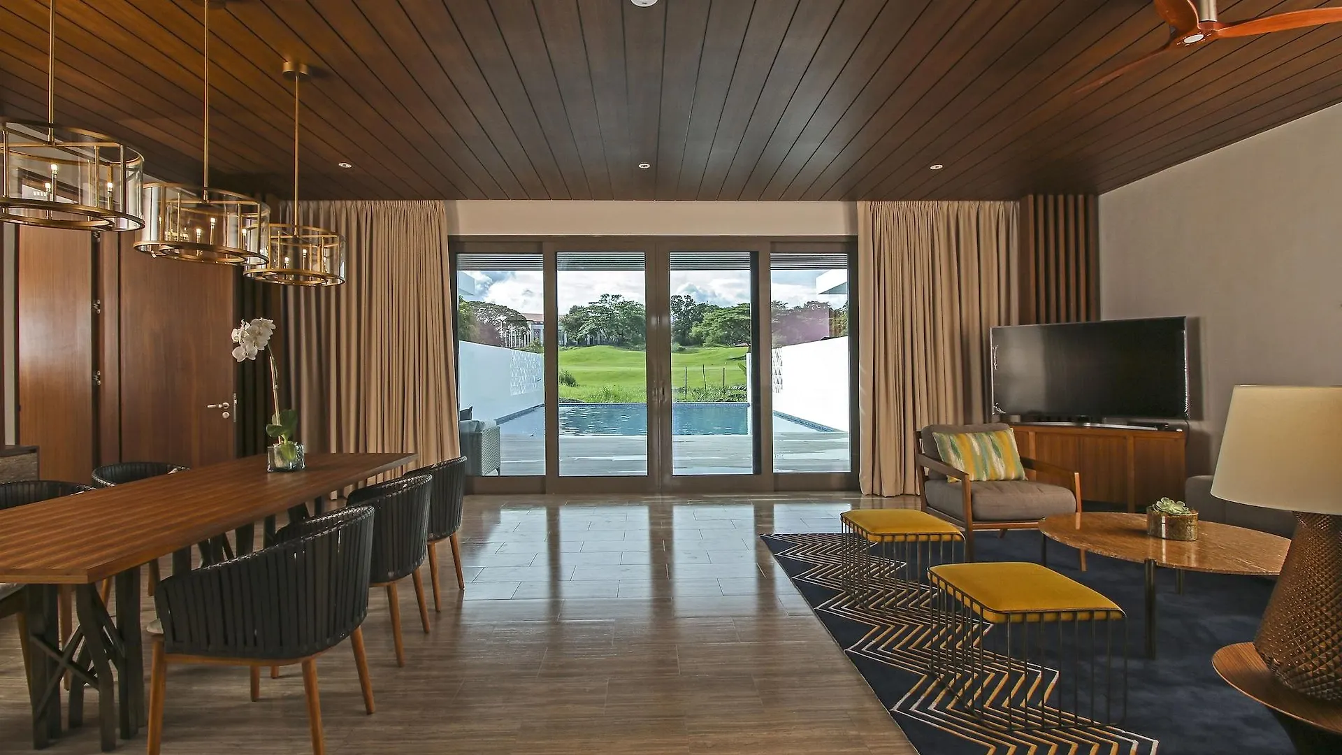 Quest Plus Conference Center, Clark Clark Field Hotel
